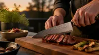 Japansk kokkekniv test 2026 — gyuto og damaskus i Aogami Blue 2 til grillkøkkenet
