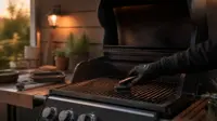 Rengøring af grill 2026: rist, fedtbakke og vinterklargøring | Grillglod.dk