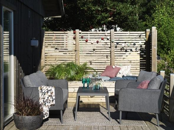 Callander loungesæt med retrodesign, grå olefin-hynder og sofa med to lænestole