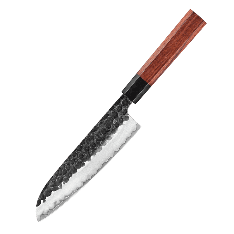 Ushi Tanuki Santoku 180mm japansk kokkekniv med sort smedet kurouchi-finish og rødt træskæfte